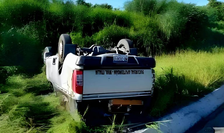 Vuelca carroza fúnebre en la autopista Siglo XXI
