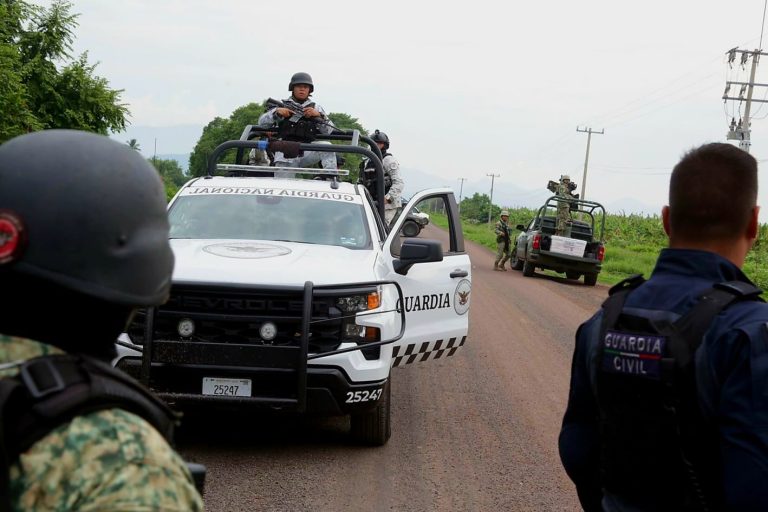 Balaceras entre cárteles sacuden Apatzingán
