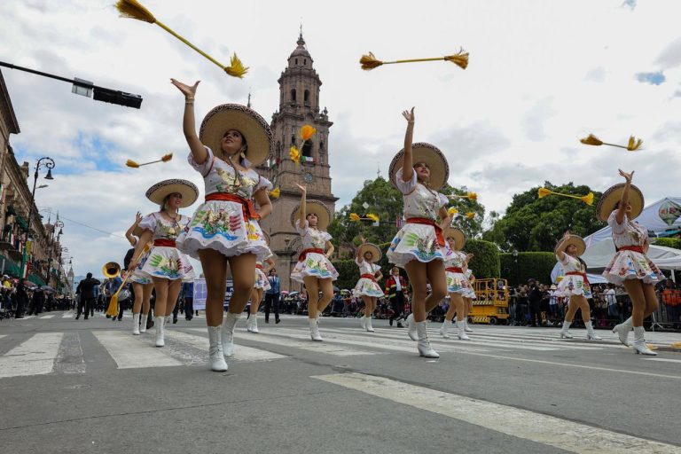 Más de 9 mil personas desfilaron en honor al generalísimo Morelos