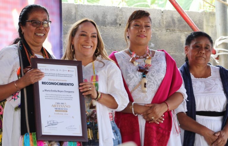 Con llamado a mantener la tradición, conmemoran el «Día del Artesano»