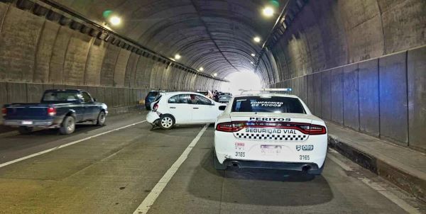 Se registra carambola automovilística en túnel del Distribuidor Vial Salida a Charo