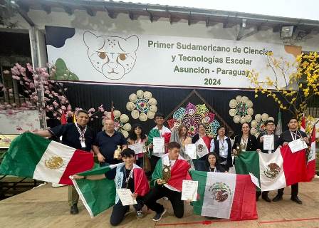 Estudiantes michoacanos se coronan en Feria de Ciencias en Paraguay