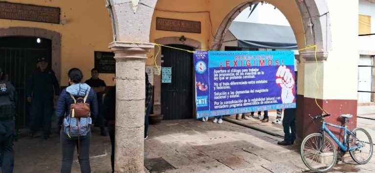 Mantiene CNTE paro indefinido y volvió desde hoy a las manifestaciones