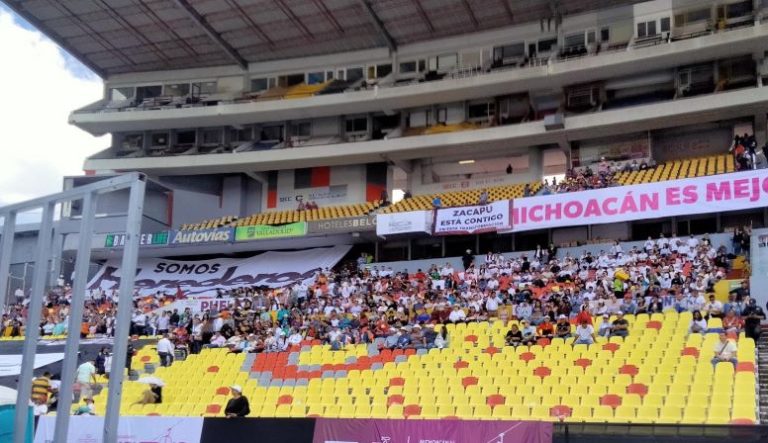 Bajo un sol intenso, el estadio Morelos semi vacío y con abucheos, Alfredo Ramírez rinde su tercer informe de gobierno