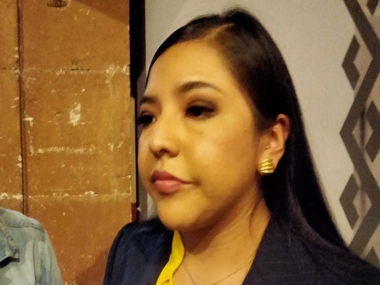 Con 23 años, Norma Torres asume alcaldía de Charapan, tras revocación del triunfo a su padre por suplantación de identidad