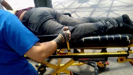 Trabajaba en rehabilitación de carretera y es arroyado por pipa que circulaba en reversa