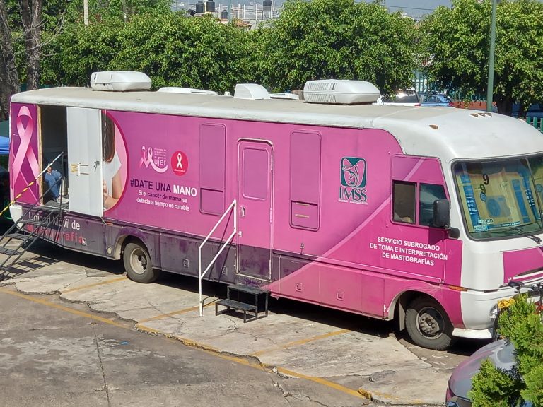 Llaman a la autoexploración en el mes contra el cáncer de mama