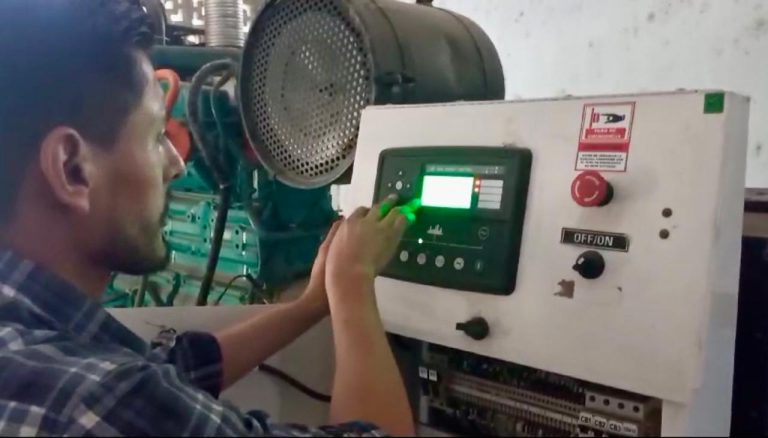 Trabajadores del municipio laboran en rehabilitación de la planta de la Mintzita
