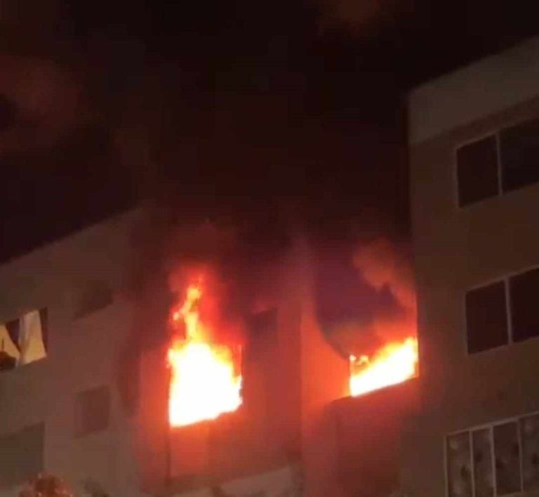 Arde domicilio en Villas del Pedregal
