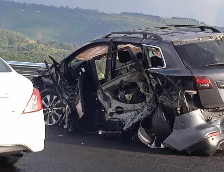 Choque de frente deja dos lesionados, en la Autopista Siglo XXI