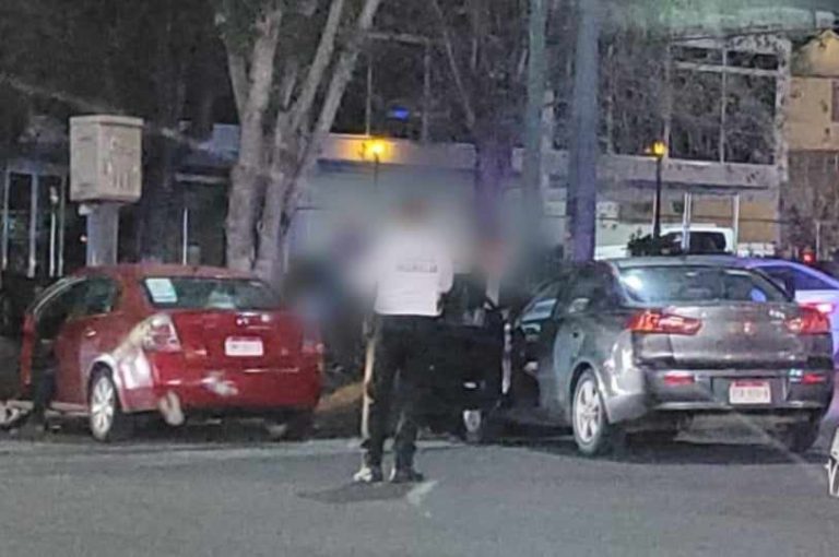 Choque entre dos autos genera caos vial en la avenida Camelinas de Morelia