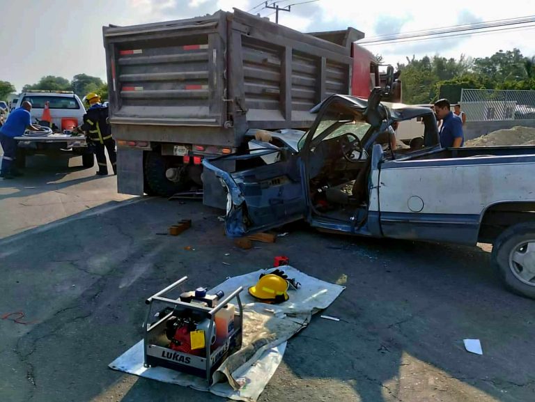 Choque vehicular en Las Guacamayas deja dos heridos