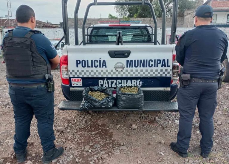 Delincuentes tiran una gran cantidad de mariguana para escapar de la Guardia Civil en Pátzcuaro