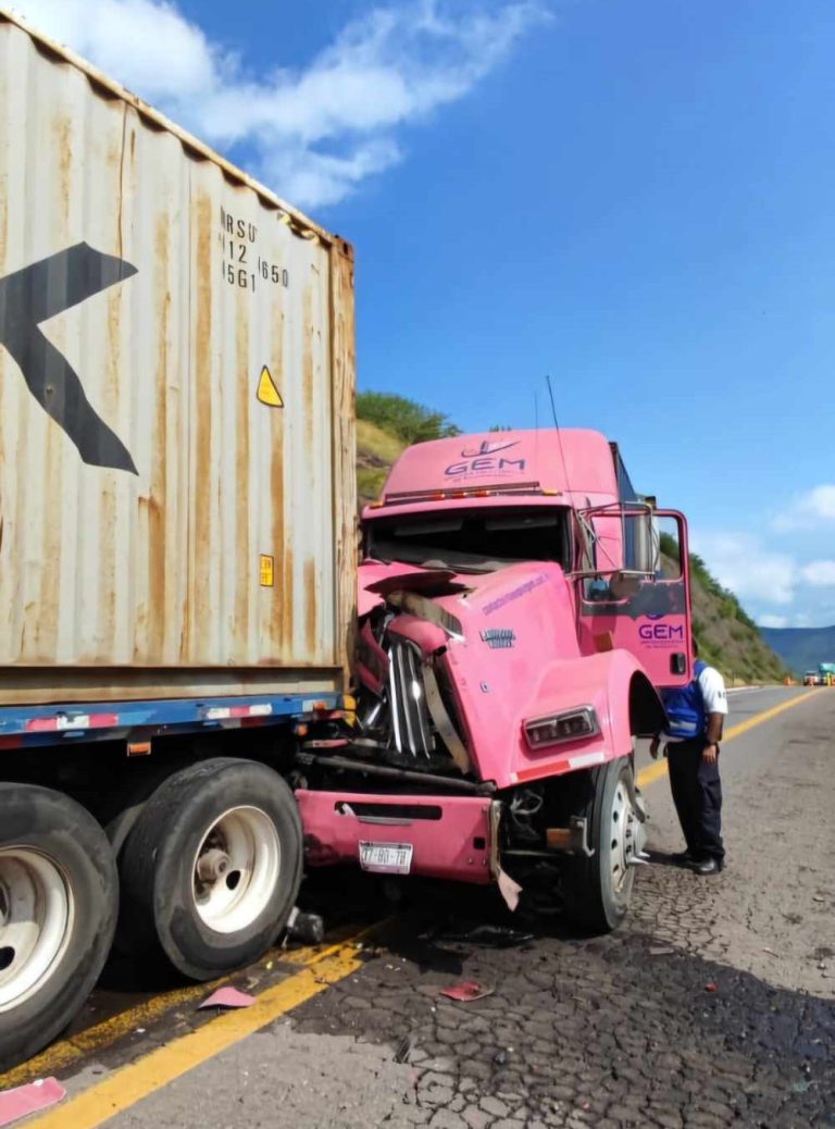 Dos accidentes en autopista Siglo XXI dejan dos heridos