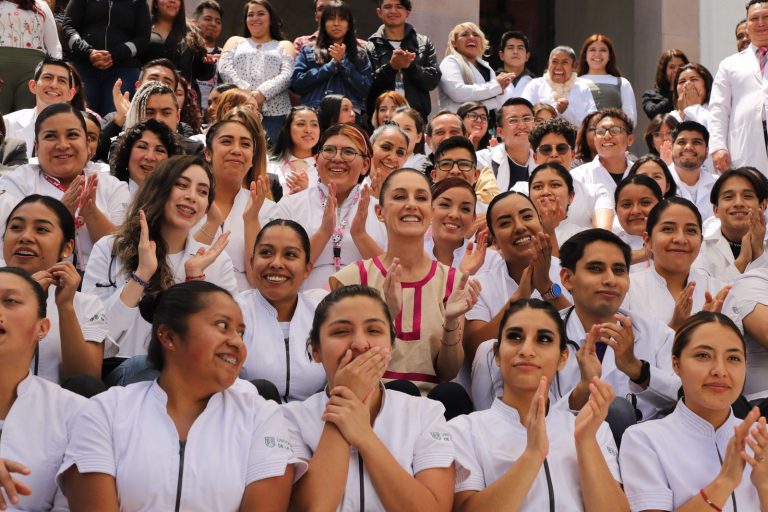 Compromete presidenta creación de más preparatorias y universidades públicas