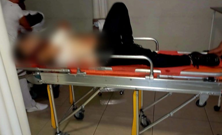 Hombre es baleado durante asalto en Apatzingán