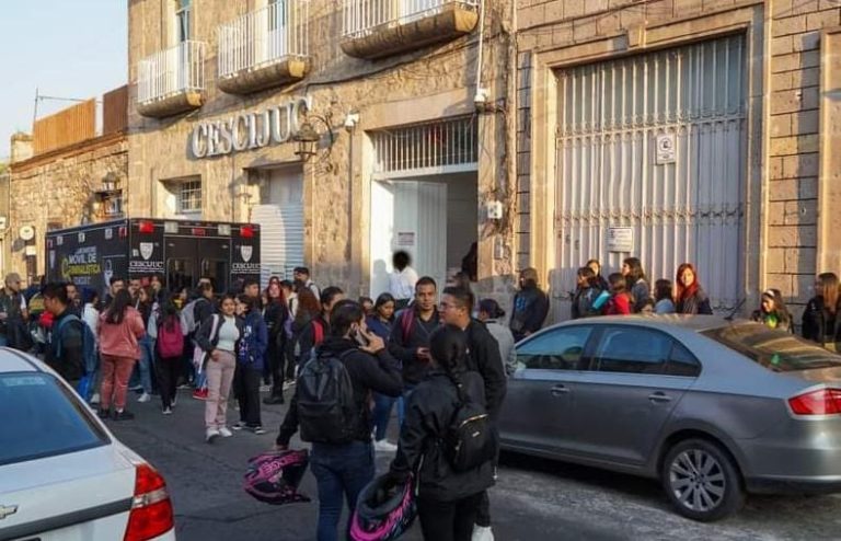 Alumnos del CESCIJUC paran clases y se manifiestan por irregularidades y condiciones inadecudas