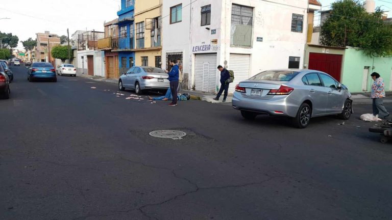 Se registra choque entre motociclista y automovilista en la colonia Molino de Parras de Morelia