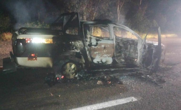 Presuntos normalistas incendian patrulla de Policía Morelia y otros dos vehículos; hay dos detenidos