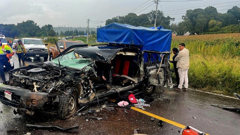 Un muerto y dos heridos, saldo de aparatoso choque en Tangancícuaro