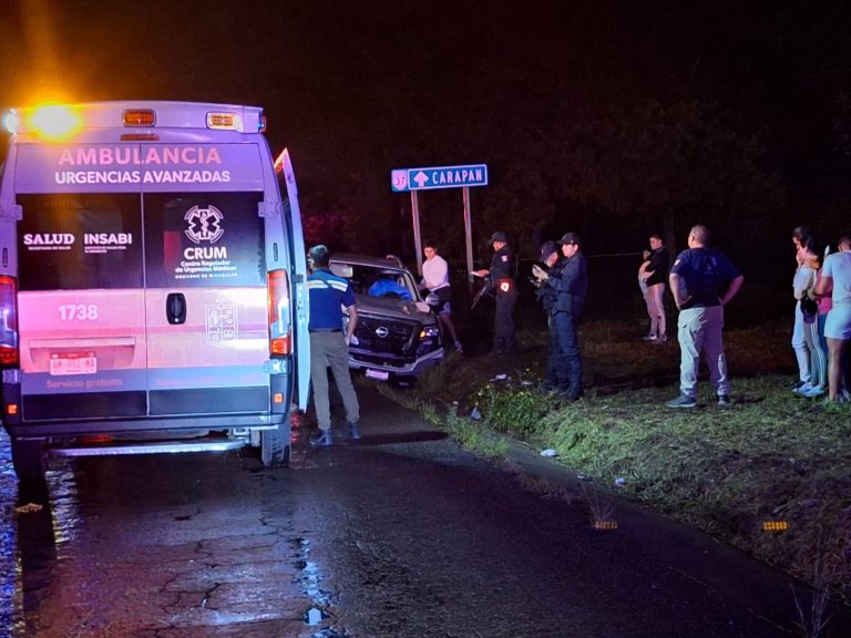 Durante intento de robo balean a familia a bordo de su camioneta, en Uruapan; hay un muerto