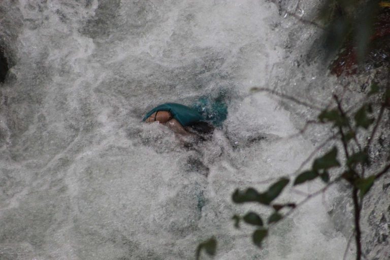 Reporte de cadáver en el río Cupatitzio moviliza a las corporaciones de auxilio