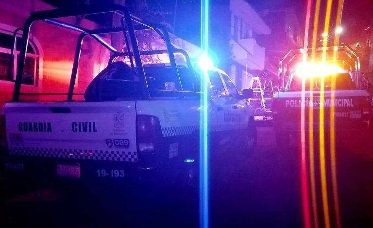 Sujetos agreden con piedras y palos a policías en Presa de Los Reyes