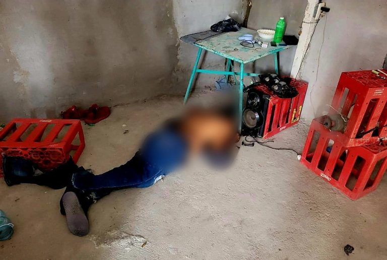 Hombre es acribillado a balazos en departamento de la colonia La Pradera de Apatzingán