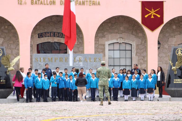 Promueve Ejército Mexicano patriotismo con Izamiento de Bandera
