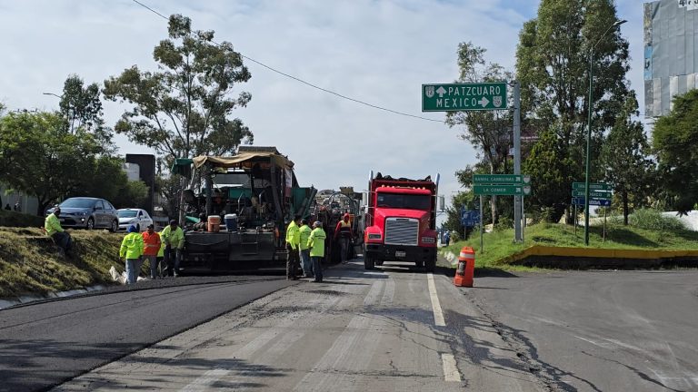Inician trabajos de rehabilitación de la carpeta asfáltica en la salida a Pátzcuaro