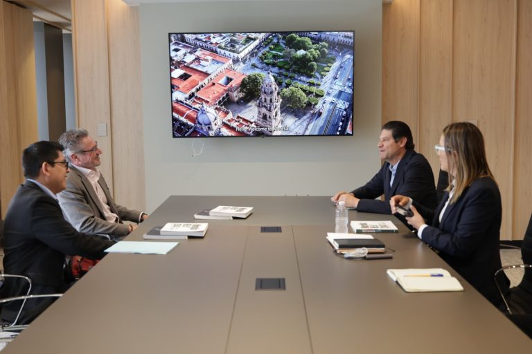 Sostiene alcalde encuentro con el director para México del Banco Mundial
