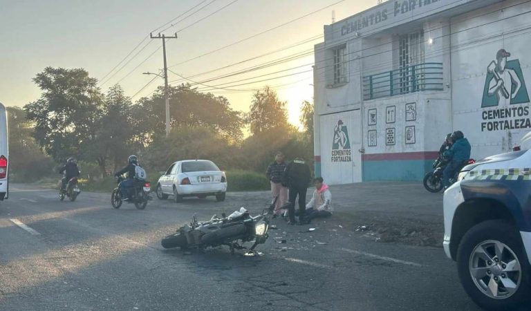 Choque entre moto y auto deja 1 herido al poniente de Morelia