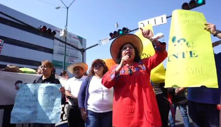 Centistas del ala oficial se manifiestan en exigencia de cumplimiento a gobiernos estatal y federal