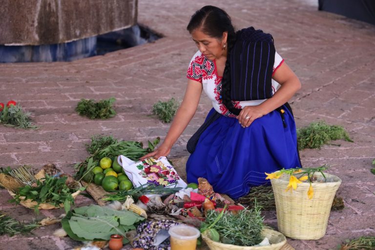 Michoacán reúne a médicos tradicionales en encuentro nacional