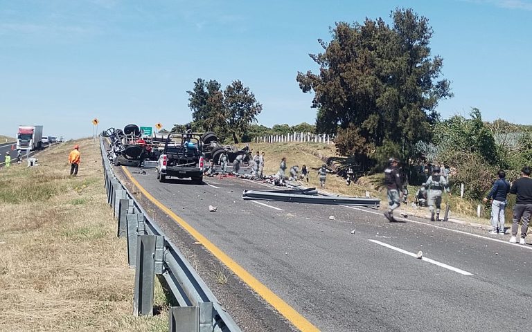 Sube a tres el número de fallecidos tras volcadura de camión de la Guardia Nacional