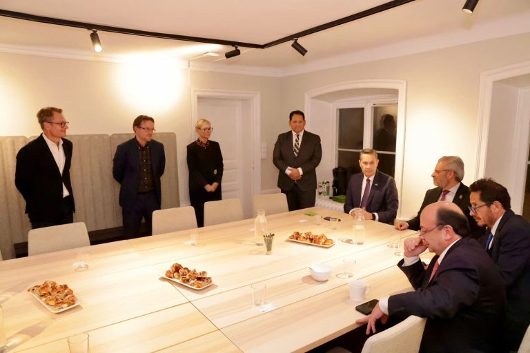 Busca gobernador exportación de limón a Suecia