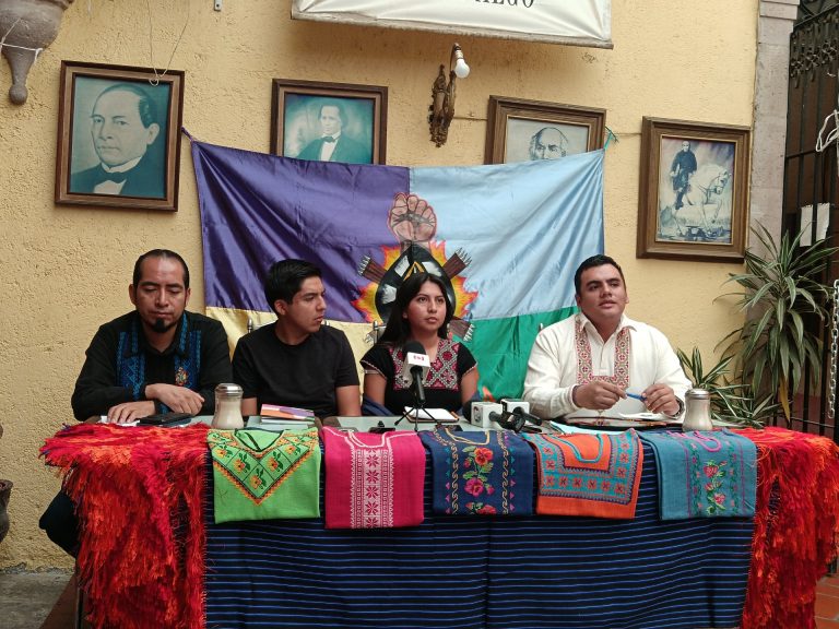 Acusan indígenas falta de apoyo de gobierno para concurso artístico de Zacán
