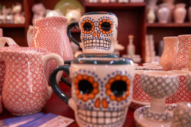 Engalana artesanía michoacana Punto México en la Sectur federal