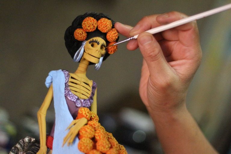 Premiarán las mejores catrinas de barro en la Feria de Capula