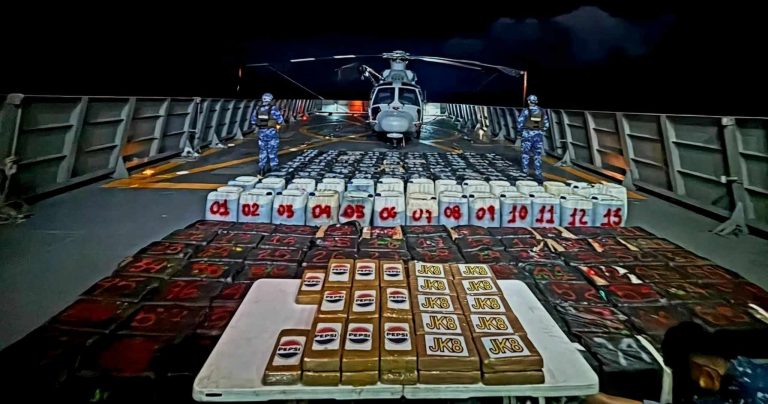 Decomisa la Secretaría de Marina 8.3 toneladas de droga en costas de Michoacán y Guerrero