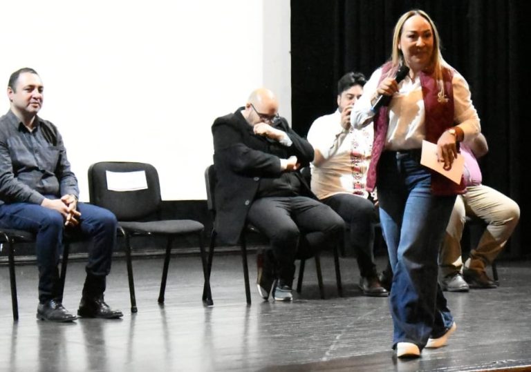 Conmemoran Día Mundial de la Salud Mental con conferencias, charlas, obras de teatro, ferias y talleres