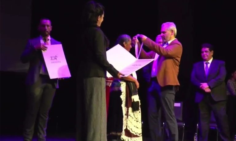 Entregan Premio Eréndira a creadores artesanales y musicales