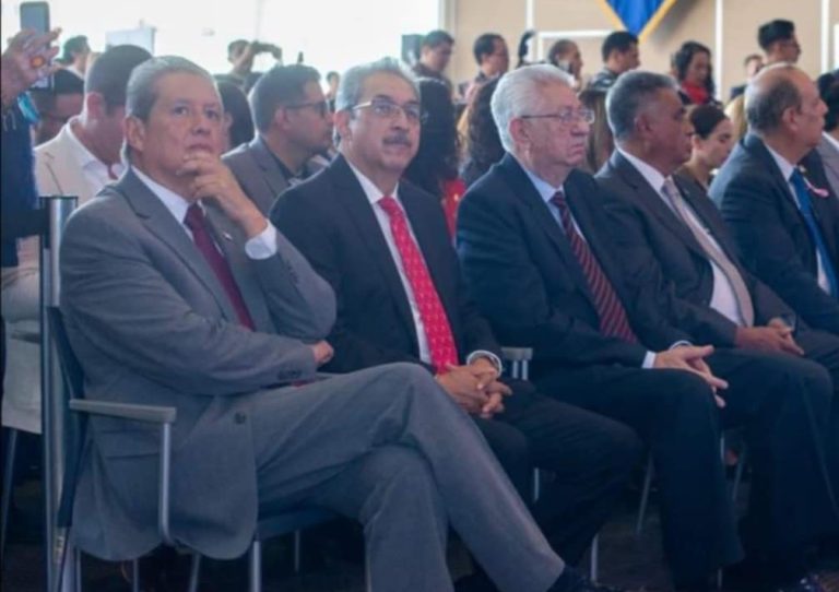 Desaprueban ex rectores propuesta de elegir rector de UMSNH por voto abierto, no aplaudieron anuncio