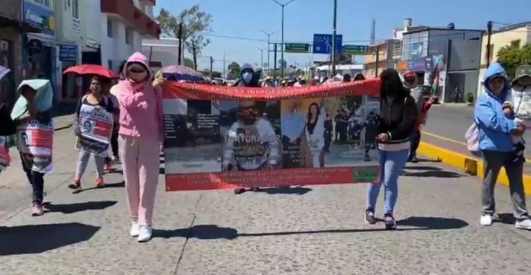 Realiza Consejo Supremo Indígena marcha hacia centro de la ciudad por Día de la Raza