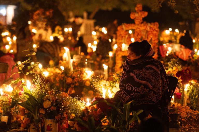 Invitan a participar en el taller de fotografía documental “Día de Muertos”