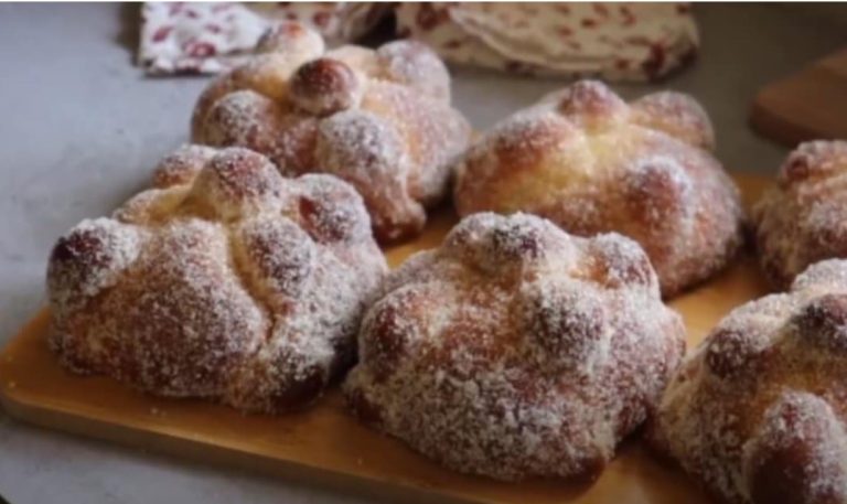 Venta adelantada de Pan de Muerto en centros comerciales obligó a panaderos a anticipar su producción