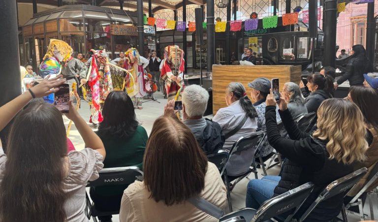 Catrinas, danza de los viejitos, y músicos de Michoacán desfilan hoy por Zacatecas