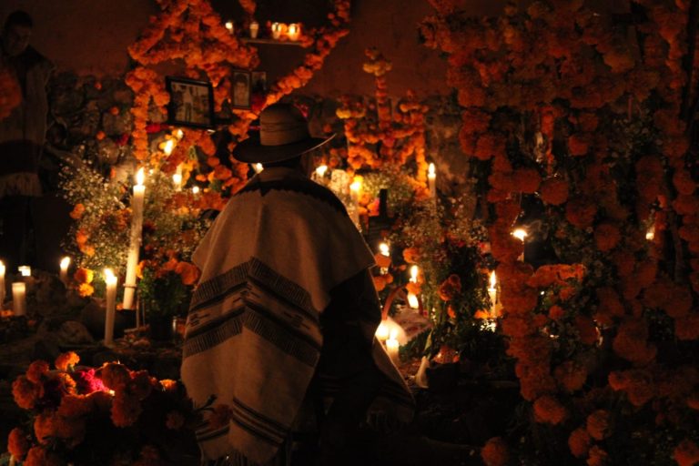 Arócutin, el corazón de la tradición de Noche de Muertos en Michoacán