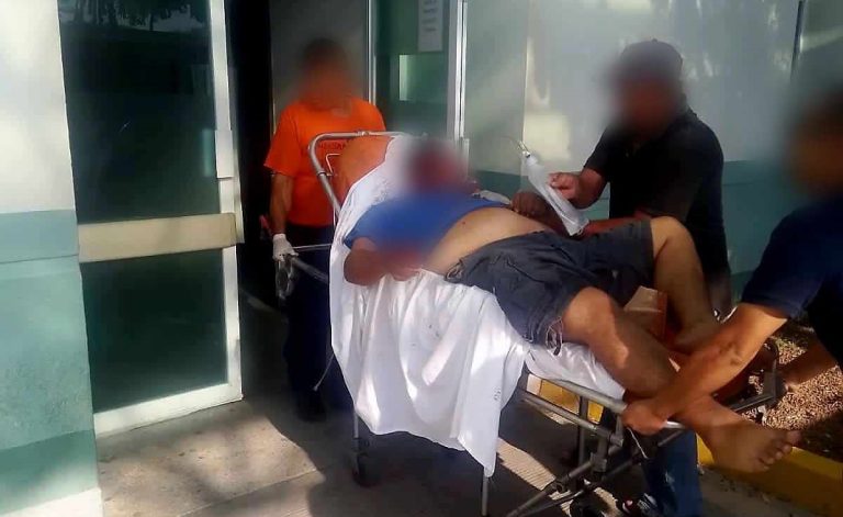 Choque de motos deja dos lesionados, en Buenavista Tomatlán