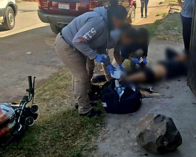 De cinco balazos hieren a motociclista en Lomas del Bosque, en Jacona
